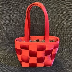 Red mini seatbelt bag - so cute!